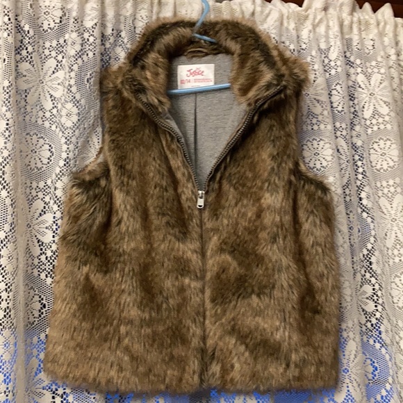 Girl’s size 12/14 faux fur vest by Justice. Very gently used. - Picture 2 of 6